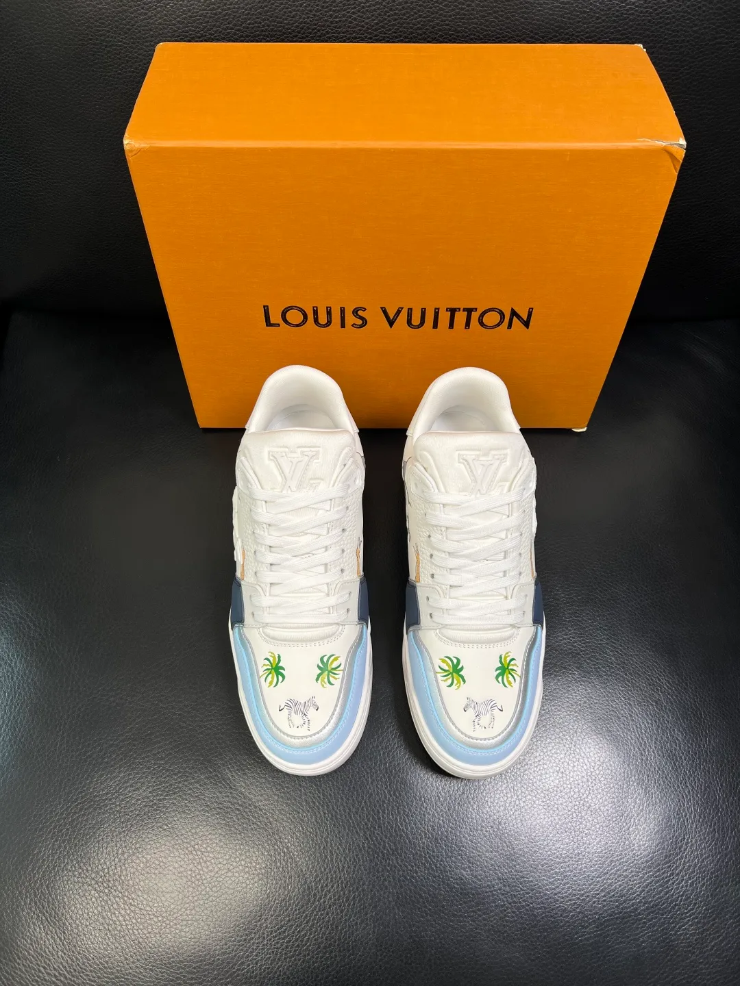 Men's shoes 💰 940 Lv high quality top crafts Louis Vuitton, sports sneakers counter synchronization, uppers imported from Italy, high-quality splicing colorful complex crafts, imported mesh pads soft and comfortable, soles: original soles specially provided by the original factory, T men's shoes 💰U exclusive movable molded soles super comfortable, original factory single goods, code number 39-44 (customized 38 45)
